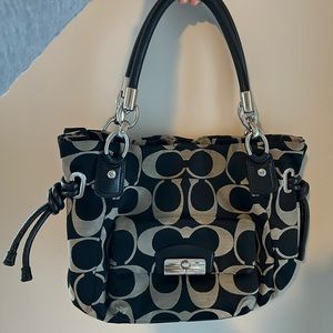 Coach Purse 👜 I love offers! ❤️